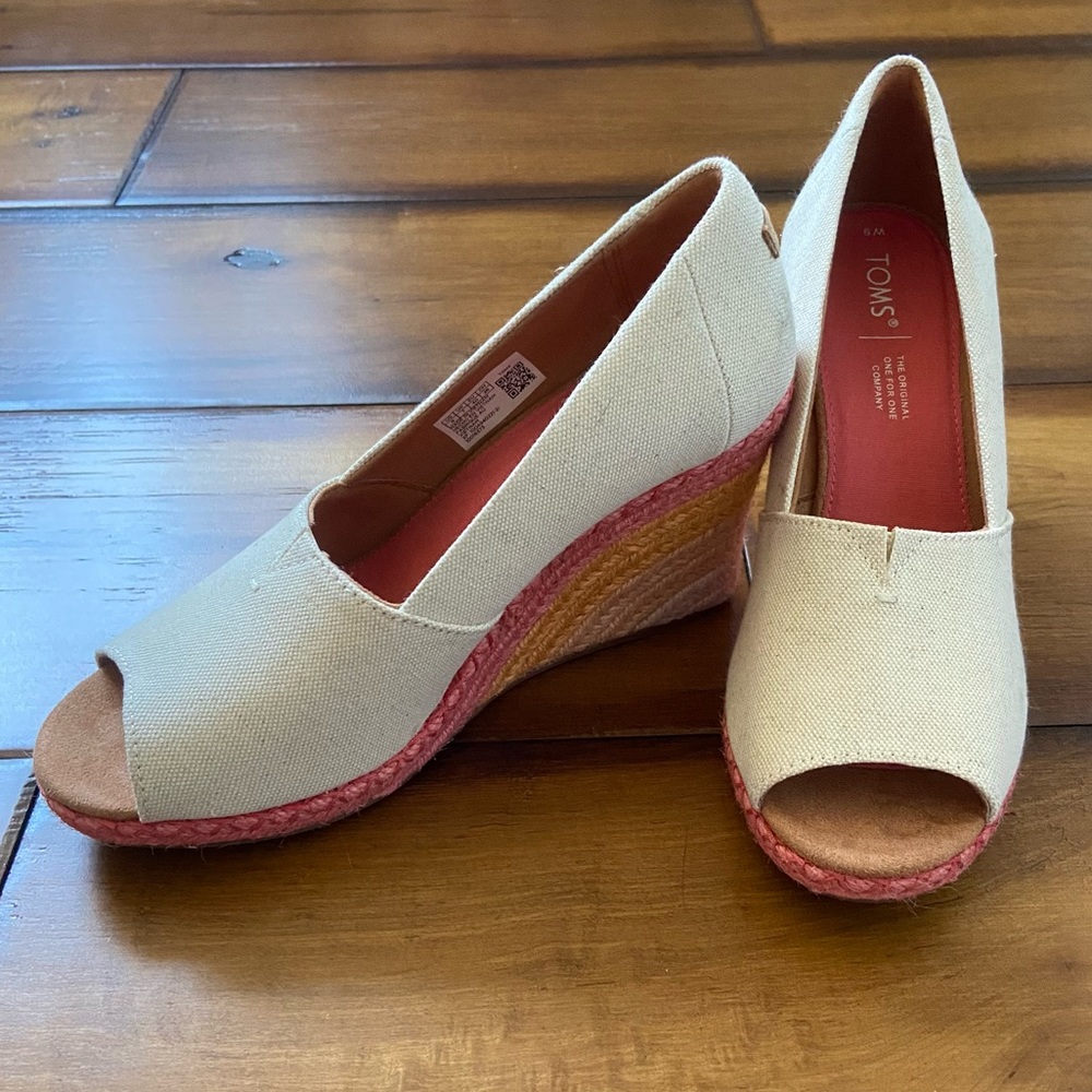 NWOT Toms Michelle Wedge Heel